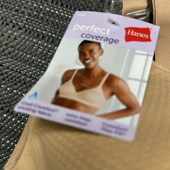 Hanes Perfect Coverage Bra - Picture 2 of 3